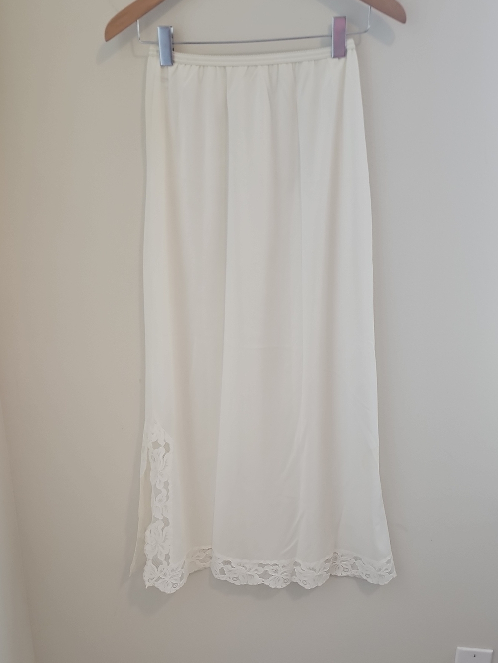 Komar Vintage Cream Lace-Trim Maxi Slip Meduim